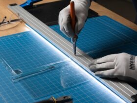 How to Cut Plexiglass