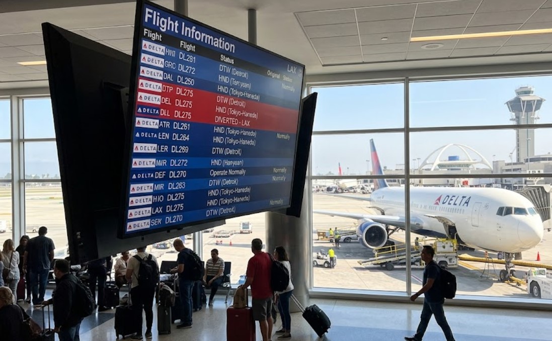 Delta Flight DL275 Diverted to LAX